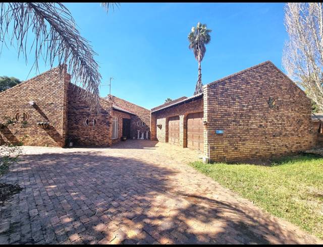 3 BEDROOM HOUSE FOR SALE IN ARCON PARK